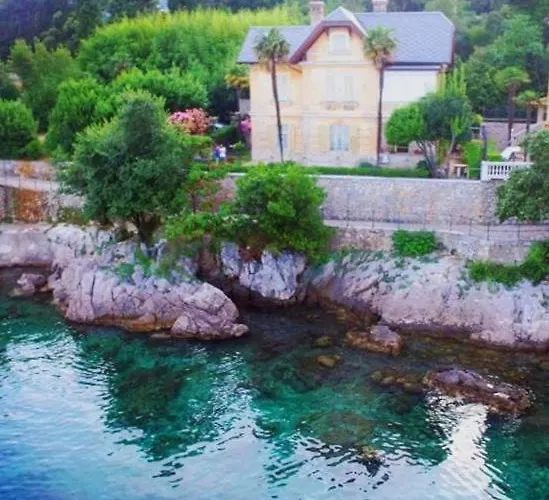 By The Sea Апартаменты