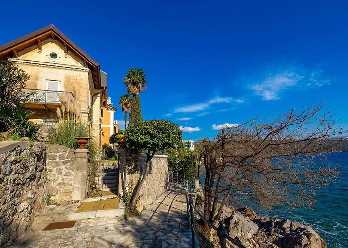 By The Sea Апартаменты