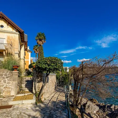 By The Sea Апартаменти